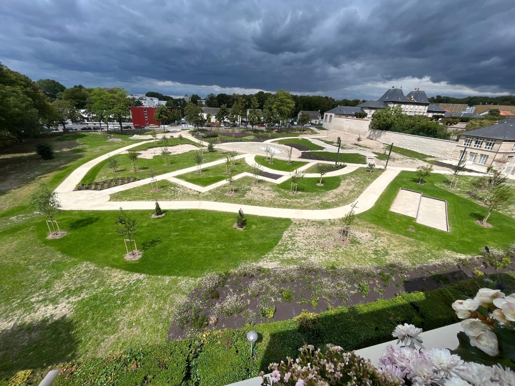 Les Rives Remoises Lägenhet Reims Exteriör bild