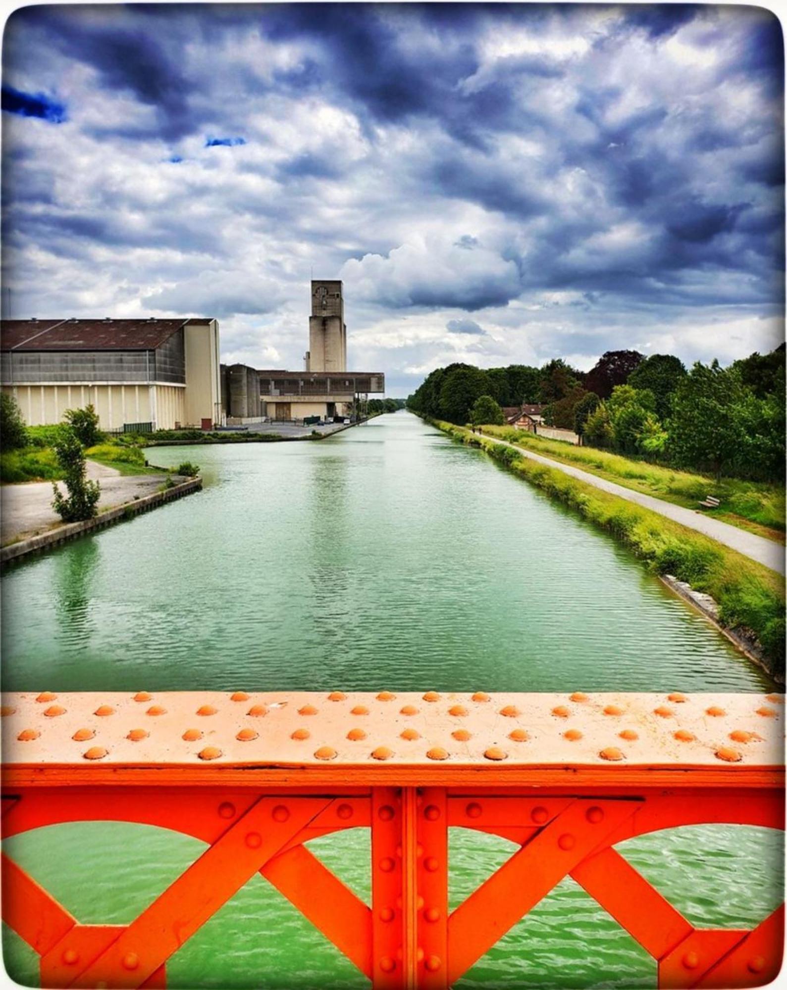 Les Rives Remoises Lägenhet Reims Exteriör bild